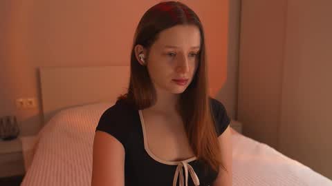 Snapshot of toxl chatting on 15, 12, 2025 Bella online show from 15, 12, 2025