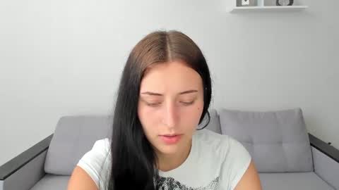tracey_gill online show from 28, 6, 2026