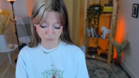 Nyuta Hartmann online show from 16, 1, 2025