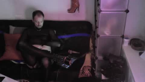 Snapshot of travanale chatting on 5, 3, 2025 travanale online show from 5, 3, 2025