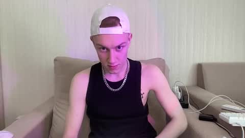 Snapshot of travis_gracile chatting on 9, 4, 2026 Travis online show from 9, 4, 2026