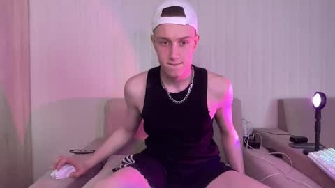 Snapshot of travis_gracile chatting on 13, 4, 2026 Travis online show from 13, 4, 2026