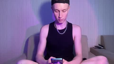 Snapshot of travis_gracile chatting on 21, 4, 2026 Travis online show from 21, 4, 2026