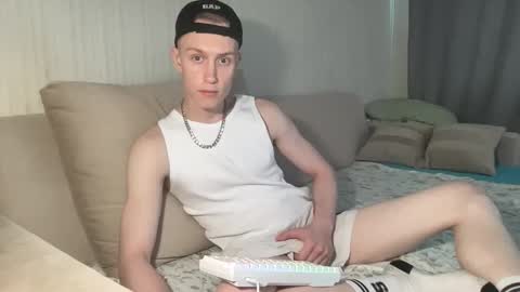 Snapshot of travis_gracile chatting on 13, 5, 2026 Travis online show from 13, 5, 2026