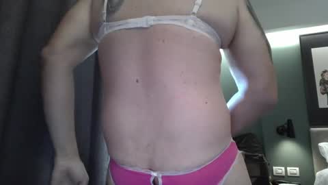 triciawu22 online show from 8, 4, 2026