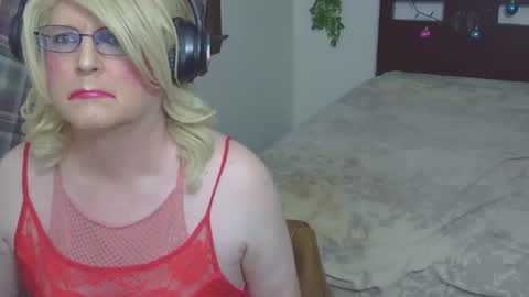 Trina Tushy Deluxe online show from 28, 9, 2025