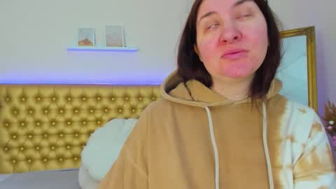 Mia online show from 5, 4, 2026