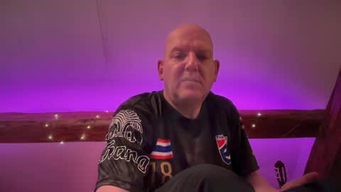 Snapshot of tritonspace chatting on 27, 4, 2026 Triton online show from 27, 4, 2026