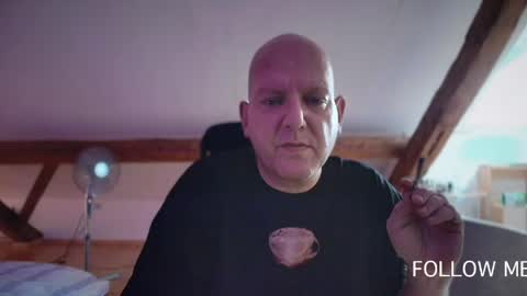 Snapshot of tritonspace chatting on 3, 5, 2026 Triton online show from 3, 5, 2026