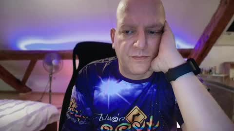 Snapshot of tritonspace chatting on 5, 5, 2026 Triton online show from 5, 5, 2026