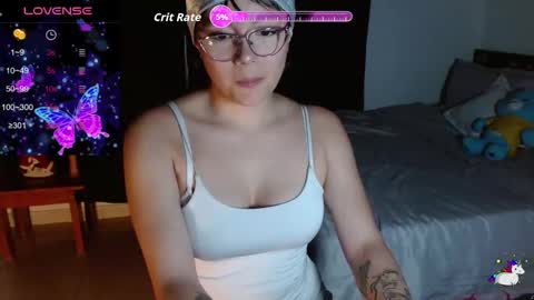 Snapshot of trixie_tangg chatting on 26, 11, 2025 Kitty online show from 26, 11, 2025