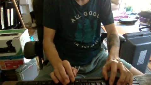 Snapshot of troal93 chatting on 3, 8, 2026 troal93 online show from 3, 8, 2026