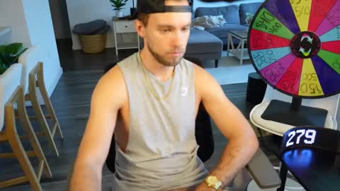 Snapshot of troy_greenxo chatting on 19, 9, 2025 Troy Green online show from 19, 9, 2025