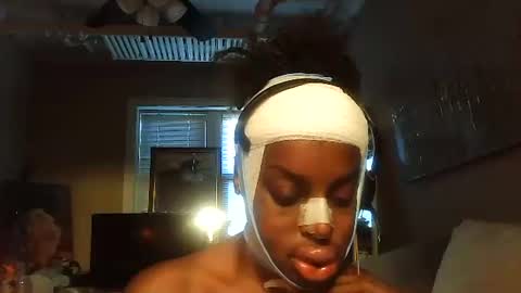 Amber White online show from 14, 12, 2025