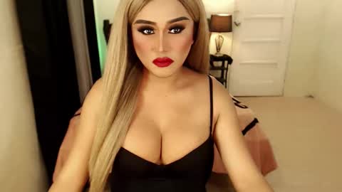 Snapshot of tshugescock chatting on 12, 3, 2025 SEDUCTIVEmistresCUMS online show from 12, 3, 2025