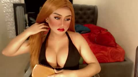 Snapshot of tshugescock chatting on 15, 9, 2025 SEDUCTIVEmistresCUMS online show from 15, 9, 2025