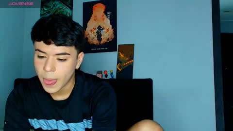 Snapshot of tuenkim_ chatting on 7, 6, 2026 tuenkim_ online show from 7, 6, 2026