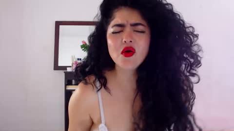 Snapshot of tuti_sex chatting on 2, 6, 2026 tuti online show from 2, 6, 2026