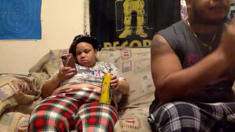 Snapshot of twinandlea chatting on 5, 12, 2025 Twin and Lea online show from 5, 12, 2025