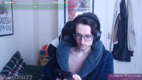 Snapshot of twinklou22 chatting on 13, 4, 2026 Lou online show from 13, 4, 2026
