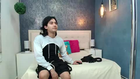 twinslovers_ online show from 31, 5, 2026