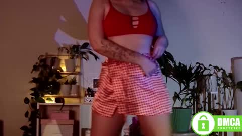 Snapshot of twix_girl chatting on 4, 3, 2025 Stranger online show from 4, 3, 2025