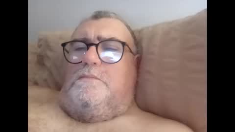 twohats2810 online show from 4, 2, 2026