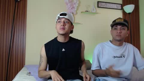 Snapshot of twohottrouble_ chatting on 30, 3, 2026 twohottrouble online show from 30, 3, 2026