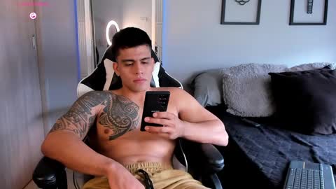 Snapshot of tyler_muscle chatting on 19, 12, 2024 David online show from 19, 12, 2024