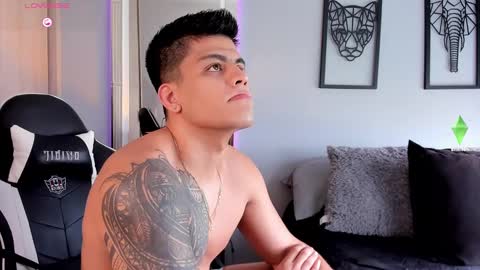 Snapshot of tyler_muscle chatting on 24, 12, 2024 David online show from 24, 12, 2024