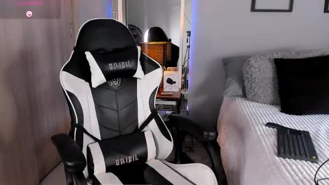 Snapshot of tyler_muscle chatting on 7, 3, 2025 David online show from 7, 3, 2025