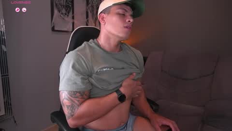 Snapshot of tyler_muscle chatting on 15, 10, 2025 David online show from 15, 10, 2025
