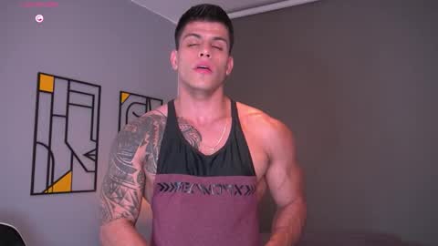 Snapshot of tyler_muscle chatting on 16, 12, 2025 David online show from 16, 12, 2025