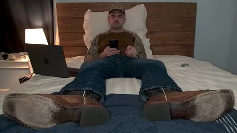 TylerLogan813 online show from 8, 11, 2025