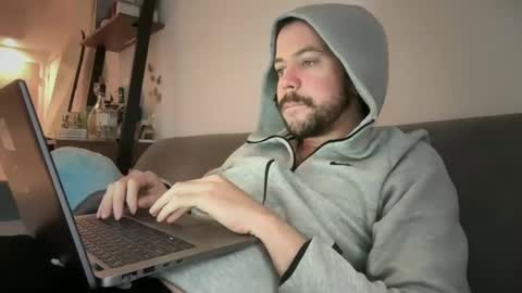 Tyleruzi online show from 22, 1, 2025