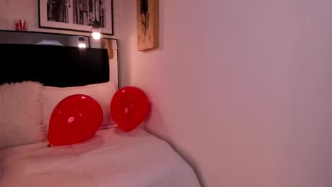 Snapshot of tylla_ chatting on 17, 2, 2025 online show from 17, 2, 2025