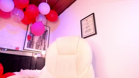 Snapshot of tylla_ chatting on 18, 2, 2025 online show from 18, 2, 2025