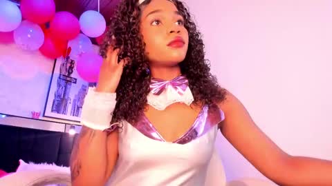 Snapshot of tylla_ chatting on 25, 2, 2025 online show from 25, 2, 2025