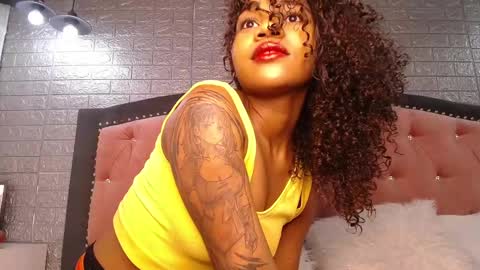 Snapshot of tylla_ chatting on 27, 2, 2025 online show from 27, 2, 2025