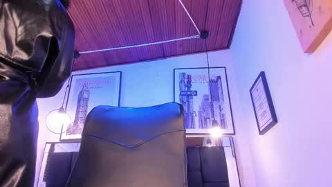 Snapshot of tylla_ chatting on 2, 10, 2025 online show from 2, 10, 2025