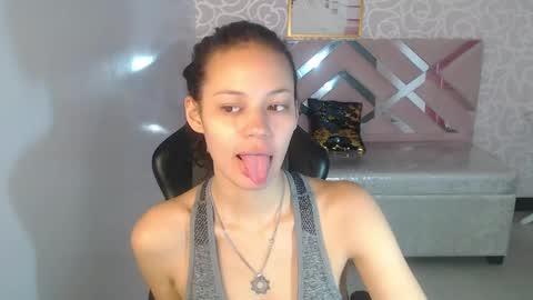 Snapshot of tyna_ch chatting on 8, 9, 2025 TYNA online show from 8, 9, 2025
