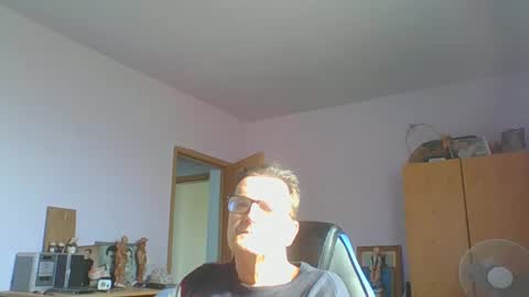 ulmeni4 online show from 4, 3, 2025