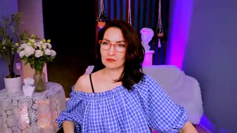 Snapshot of unatera chatting on 10, 4, 2026 UnaTera online show from 10, 4, 2026