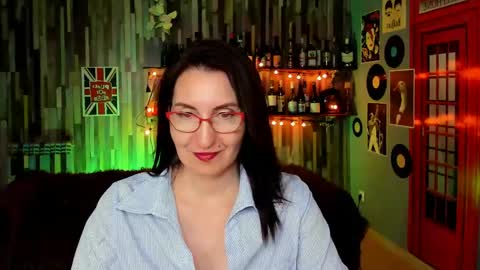 Snapshot of unatera chatting on 20, 4, 2026 UnaTera online show from 20, 4, 2026