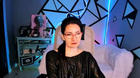 Snapshot of unatera chatting on 30, 4, 2026 UnaTera online show from 30, 4, 2026