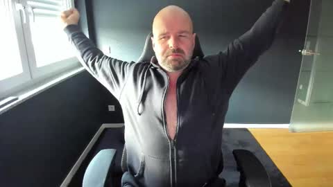 Snapshot of uncle_bear chatting on 30, 10, 2025 Uncle Bear online show from 30, 10, 2025