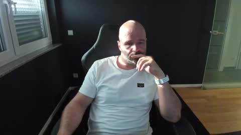 Snapshot of uncle_bear chatting on 12, 11, 2025 Uncle Bear online show from 12, 11, 2025