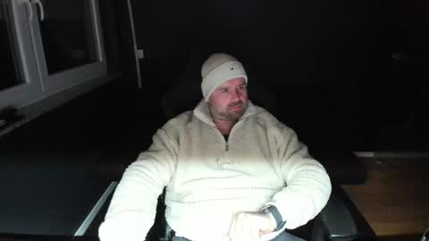 Snapshot of uncle_bear chatting on 26, 3, 2026 Uncle Bear online show from 26, 3, 2026