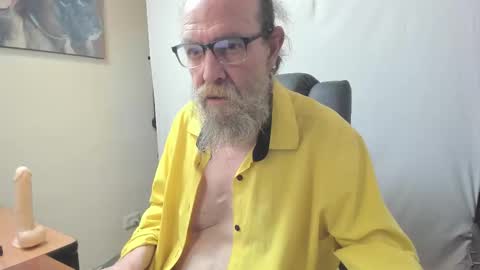 Snapshot of uncle_hottiecb chatting on 27, 2, 2026 Uncle Hottie online show from 27, 2, 2026