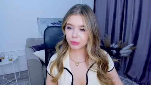 Snapshot of unforgettablalice chatting on 1, 3, 2025 Alice online show from 1, 3, 2025
